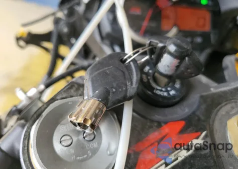 2017 Suzuki Gsx-R750 из США, поврежденный, VIN JS1GR7MA6H2100906